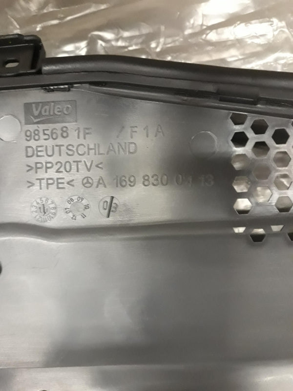 Original MERCEDES-BENZ W169 W245 Wasserabweiser A1698300413