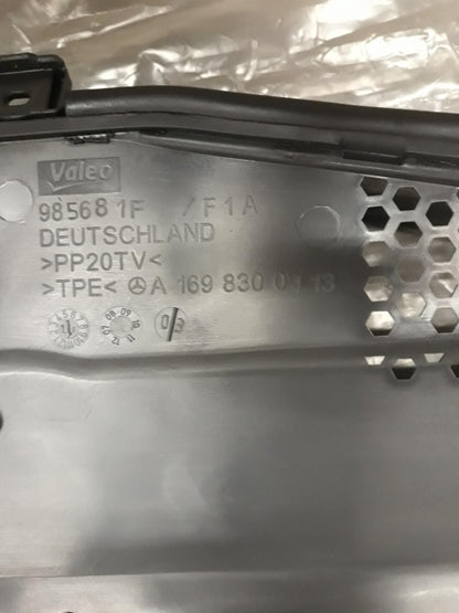Original MERCEDES-BENZ W169 W245 Wasserabweiser A1698300413