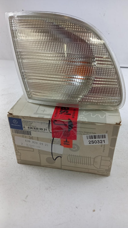Original OE MERCEDES-BENZ Blinkleuchte A6388200921