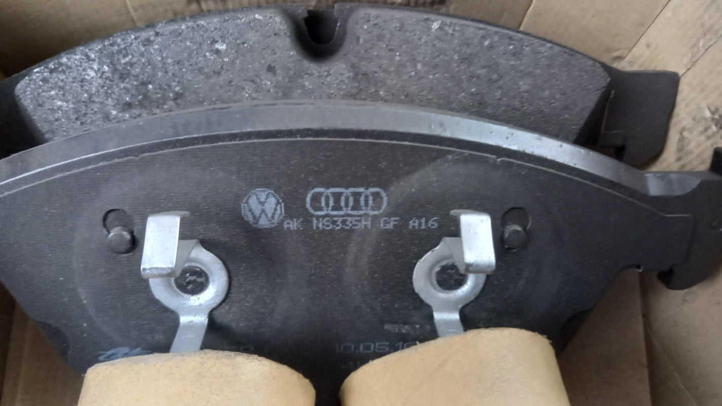 Original AUDI A8 III '11-'17 Q5 I '12-'17 Bremsbeläge vorne 8R0698151F