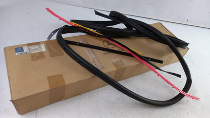 Original MERCEDES-BENZ C-klasse W203 Türdichtung hinten rechts A2037300278
