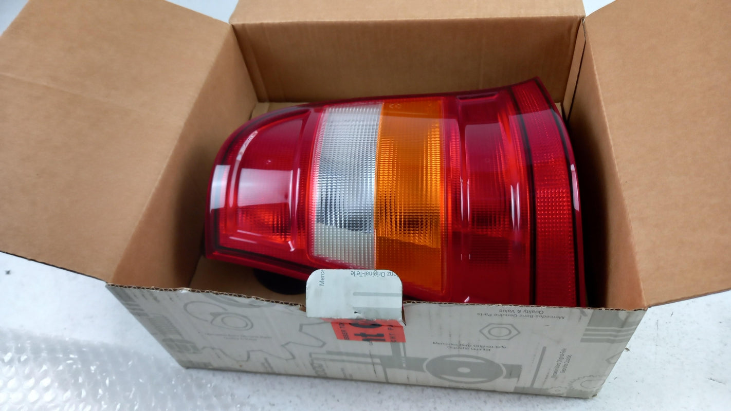 Original OE MERCEDES-BENZ Heckleuchte A1688200164