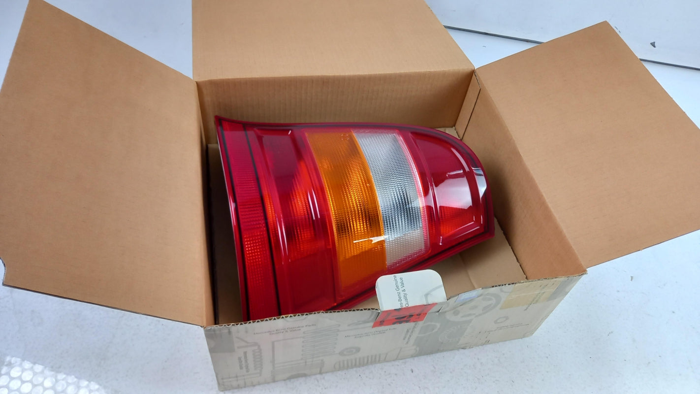 Original MERCEDES-BENZ A-Klasse w168 1997-2004 Heckleuchte Rechts A1688200264
