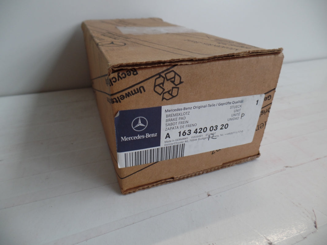 Original MERCEDES-BENZ W163 Bremsbelagsatz Scheibenbremse vorne A1634200320