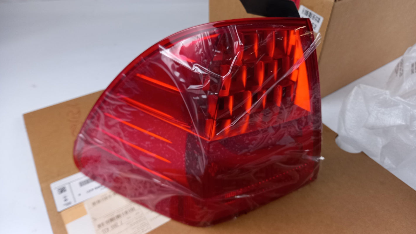 Original BMW 3er E91 Heckleuchte Rücklicht außen links 63217289431