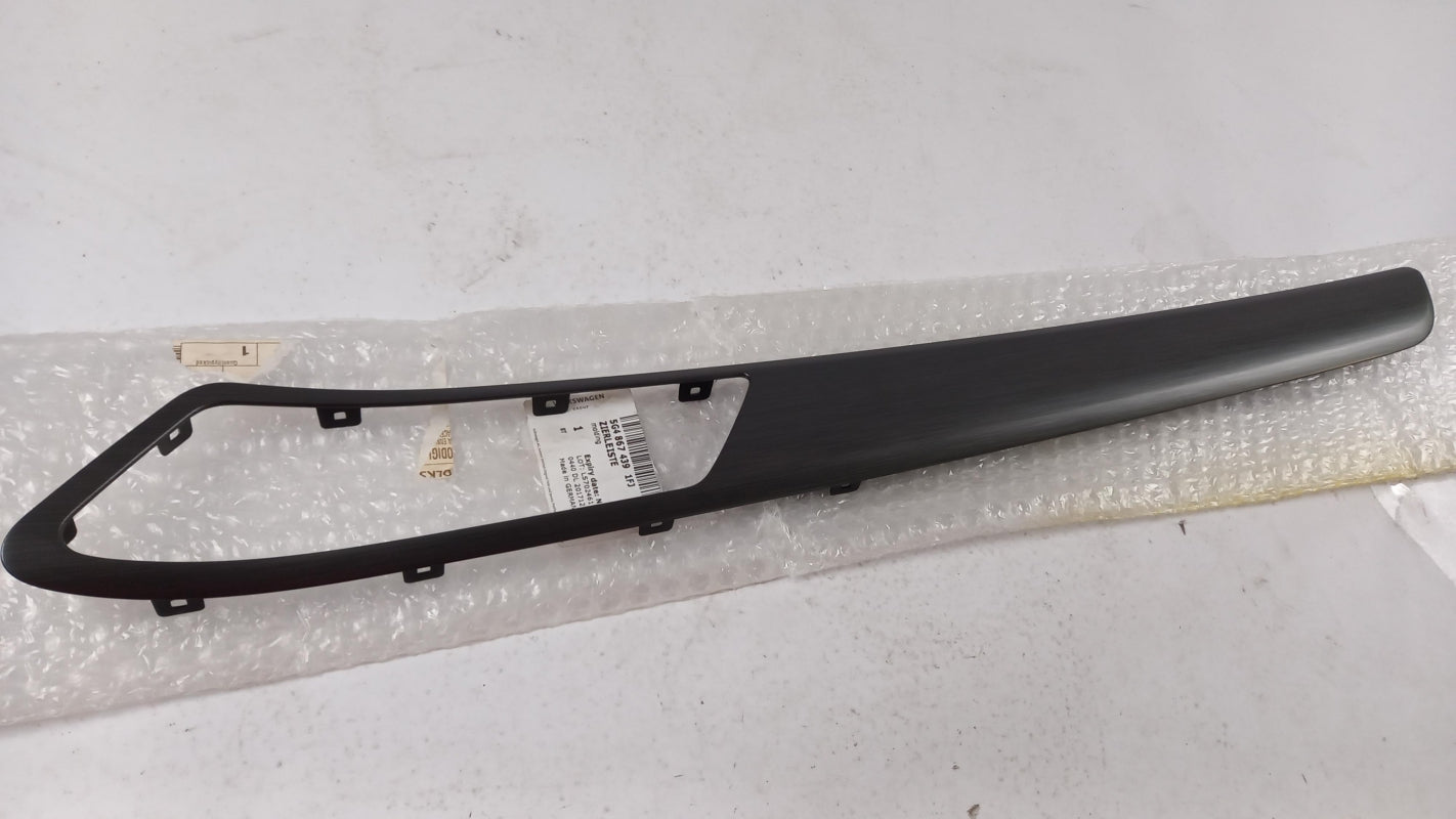 Original OE Volkswagen trim strip 5G48674391FJ 
