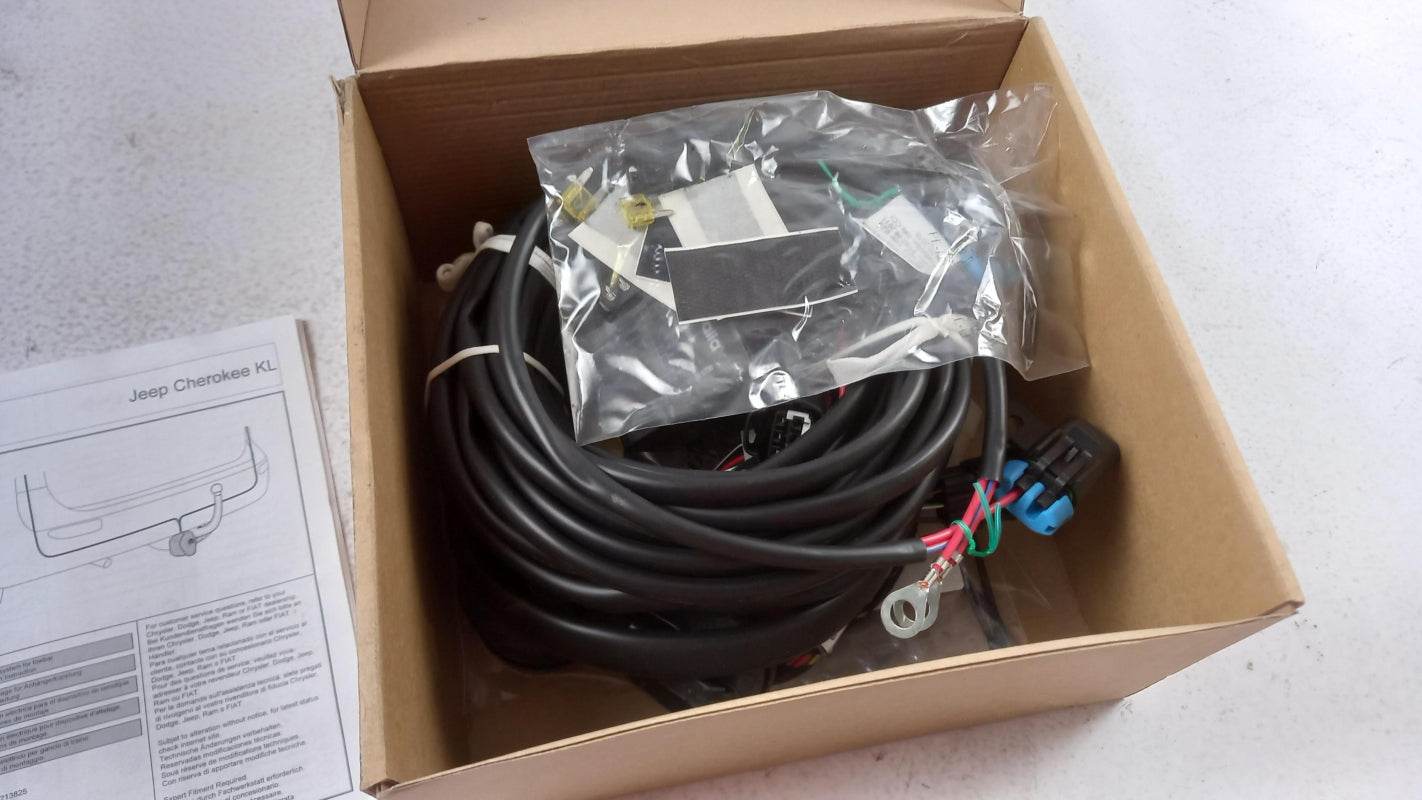 Original OE FIAT Anhängerkupplung Elektrosatz K82213825