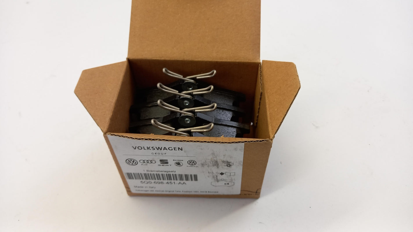 Original AUDI A3 Q2 SKODA Octavia SEAT Leon rear brake pads 5Q0698451AA 