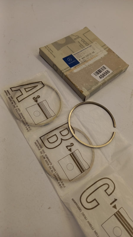 Original MERCEDES-BENZ W203 W211 W220 W639 W906 OM646 Kolbenringsatz A6460300124