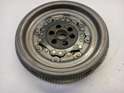 Original VW Caddy (2009-2011) Touran (2009-2010) Schwungrad 03G105266CK
