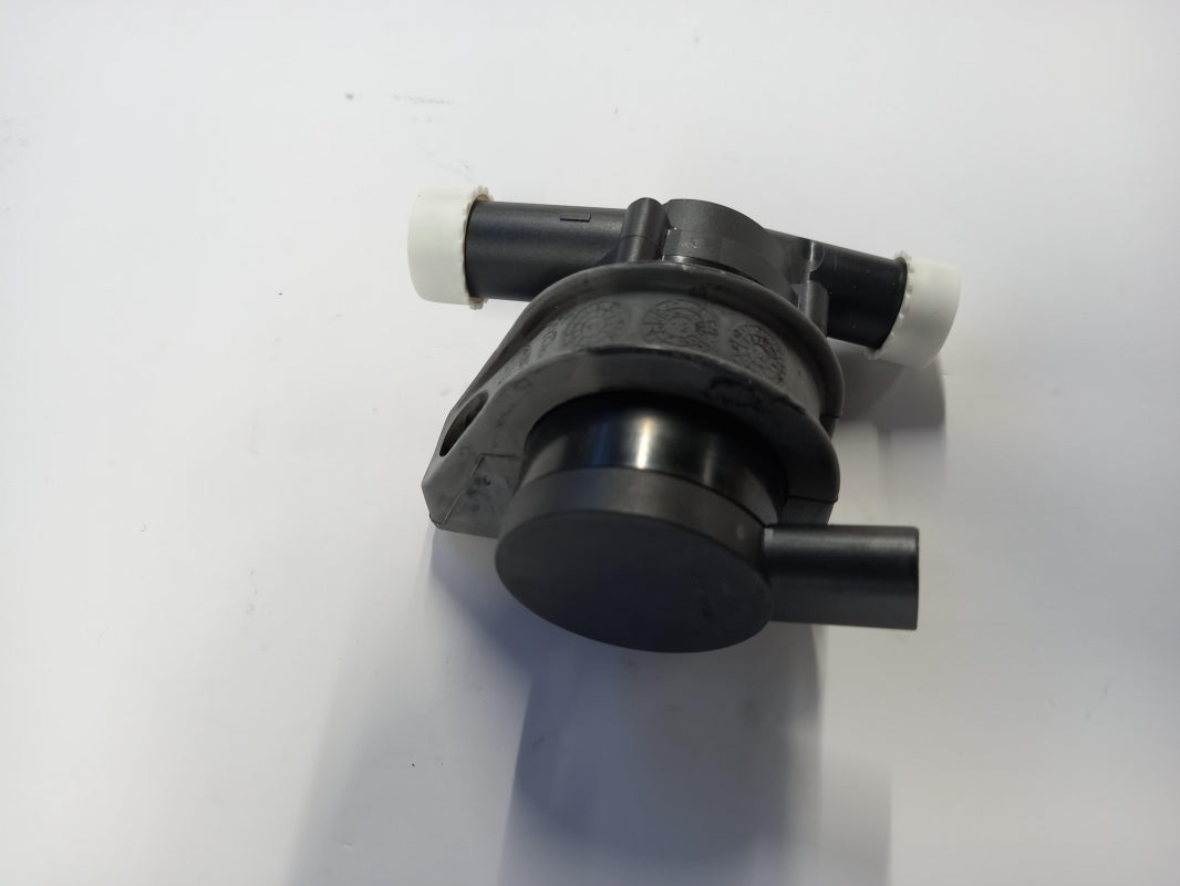 Original AUDI A4 A6 RS6 VW Passat 3B SKODA Superb  Zusatzwasserpumpe 078121601B