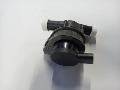 Original AUDI A4 A6 RS6 VW Passat 3B SKODA Superb  Zusatzwasserpumpe 078121601B
