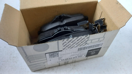 Original OE MERCEDES-BENZ Bremsbeläge A000420650464