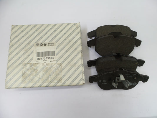 Original FIAT Croma Bremsbelagsatz Scheibenbremse vorne 77363604