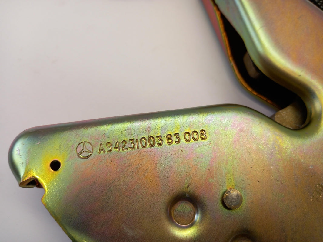 Original MERCEDES-BENZ Actros Atego Axor Türverriegelung rechts A9423100383