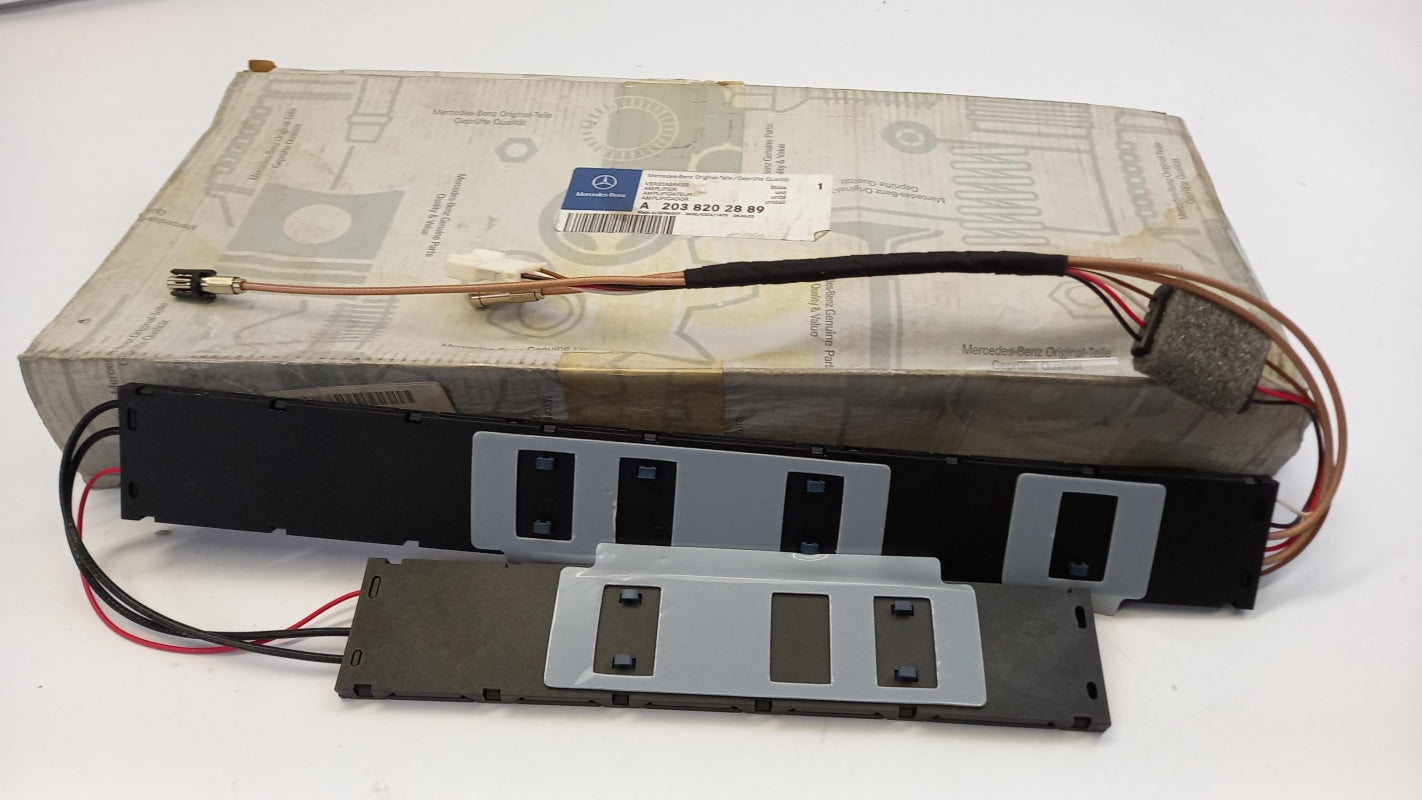 Original MERCEDES-BENZ CL203 CLC C203 Antennenverstärker A2038202889