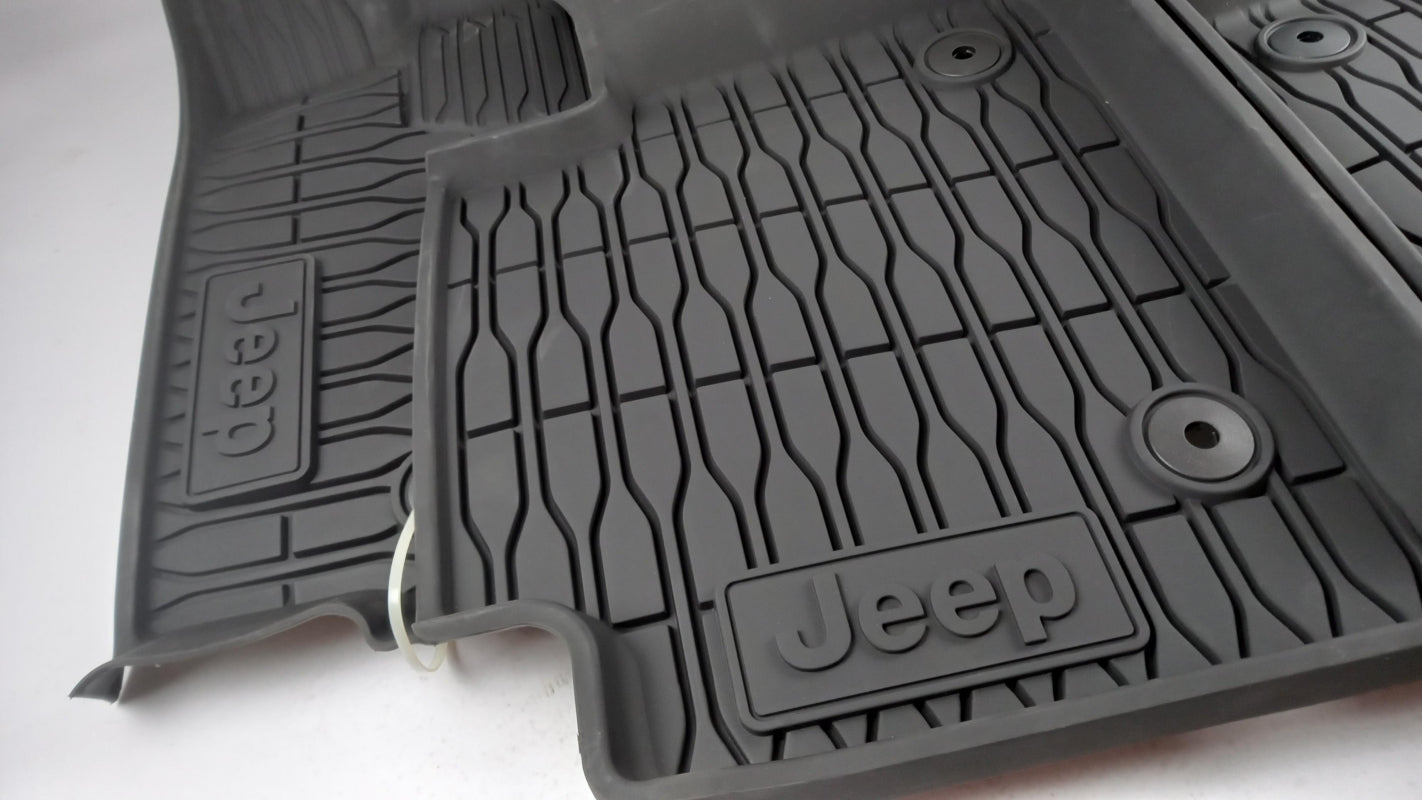 Original OE FIAT Fußmattensatz K82216025AC