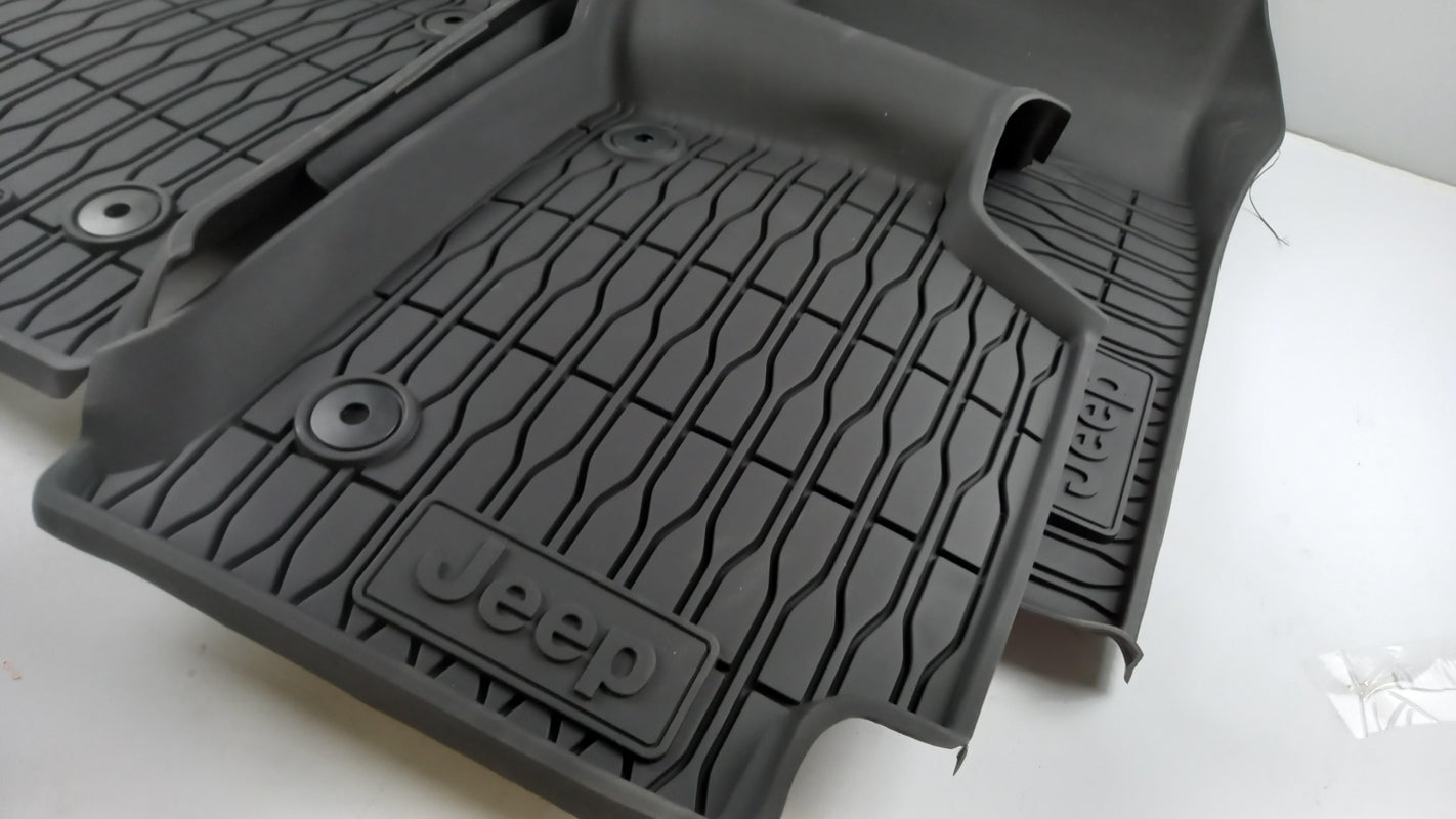 Original OE FIAT Fußmattensatz K82216025AC