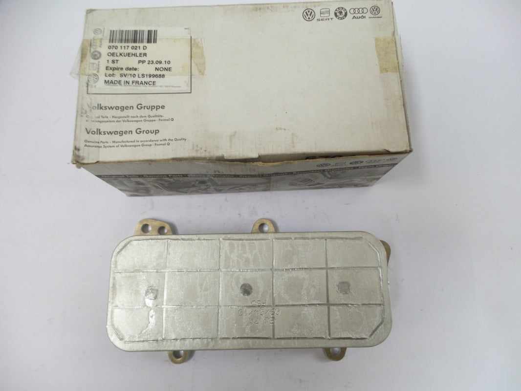 Original OE Volkswagen Motorölkühler 070117021D