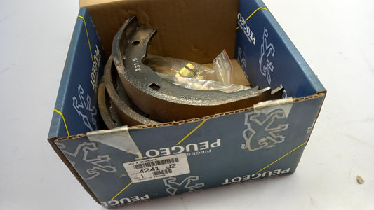 Original OE Peugeot Feststellbremse Bremsbackensatz 4241J2
