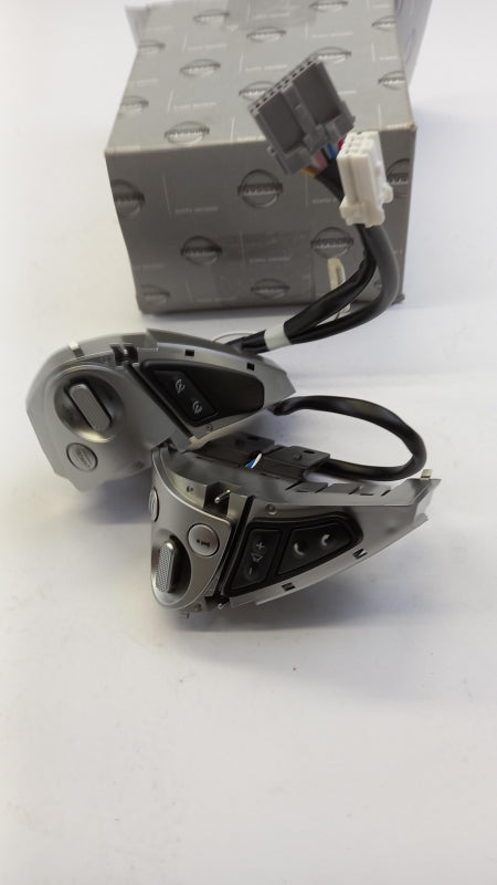 Original NISSAN Juke F15 Lenkradschalter 25550BX81A