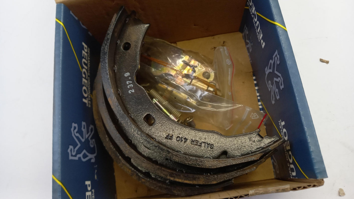 Original OE Peugeot Feststellbremse Bremsbackensatz 4241J2