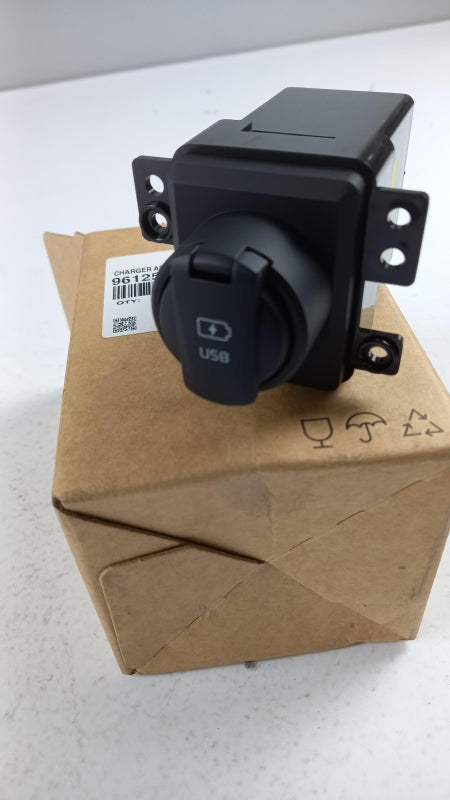 Original OE HYUNDAI/KIA USB/AUX Buchse 96125C5010