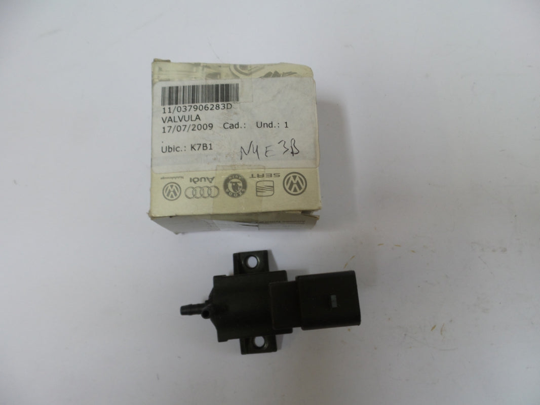 Original AUDI A3 A8 Q5 Q7 VW Golf Passat Phaeton Touareg Magnetventil 037906283D