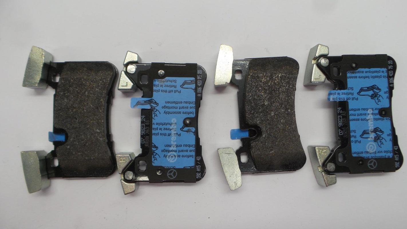 Original MERCEDES-BENZ W204 W212 C218 X218 Bremsbeläge hinten A0074209320