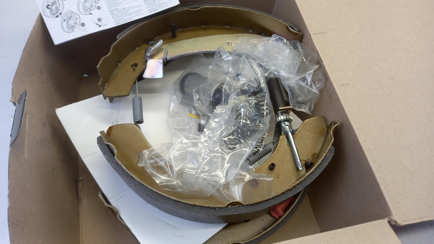 Original OE Peugeot brake shoe set 1613191780 