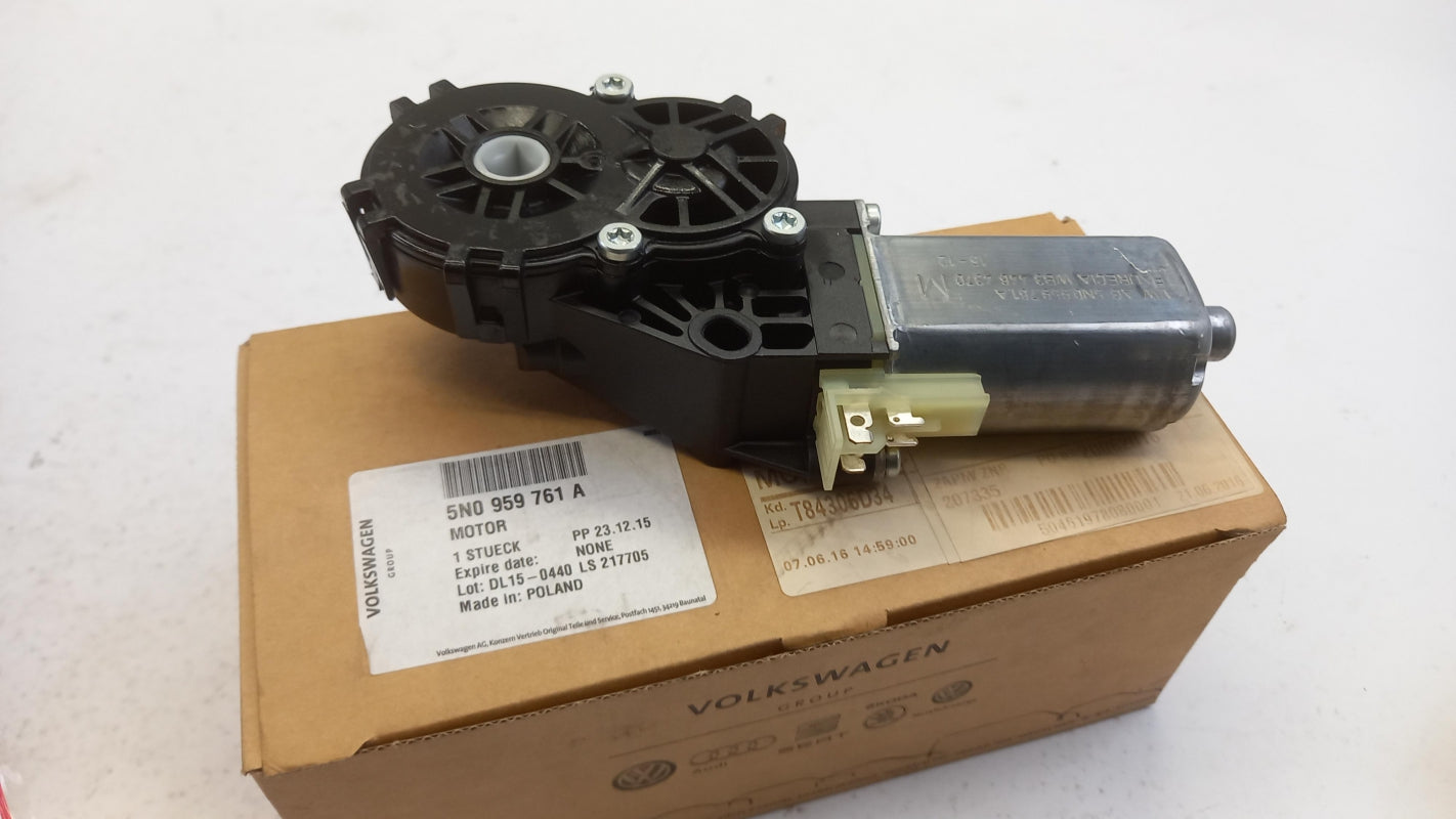 Original OE Volkswagen electric motor 5N0959761A 
