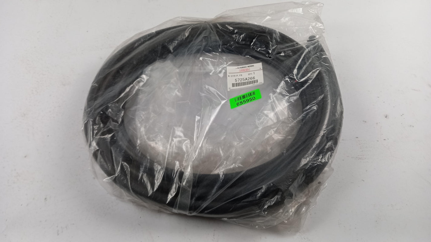 Original OE MITSUBISHI Türdichtung 5725A266