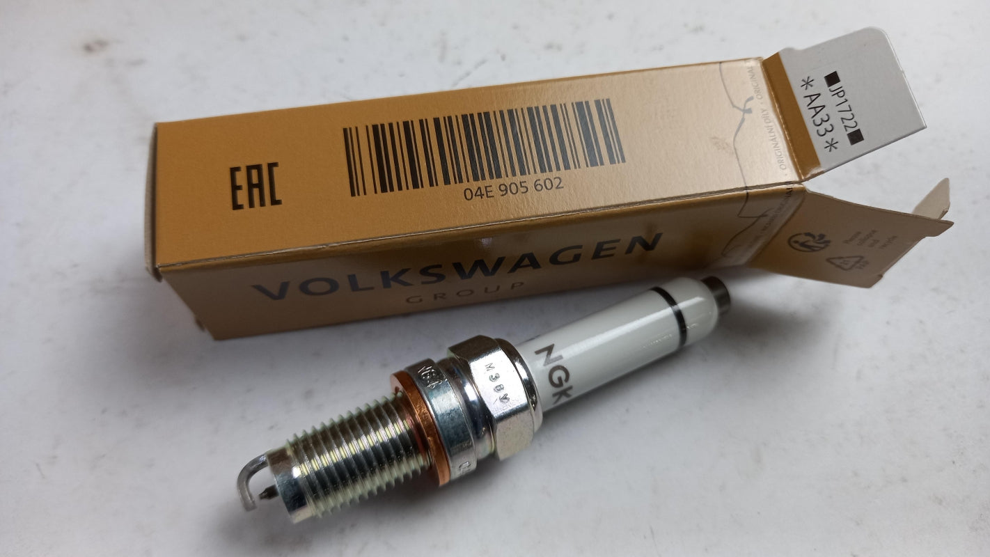 Original AUDI A1 8X A4 B9 Q2 VW Golf 7 Passat Polo Spark Plug TSI 04E905602 