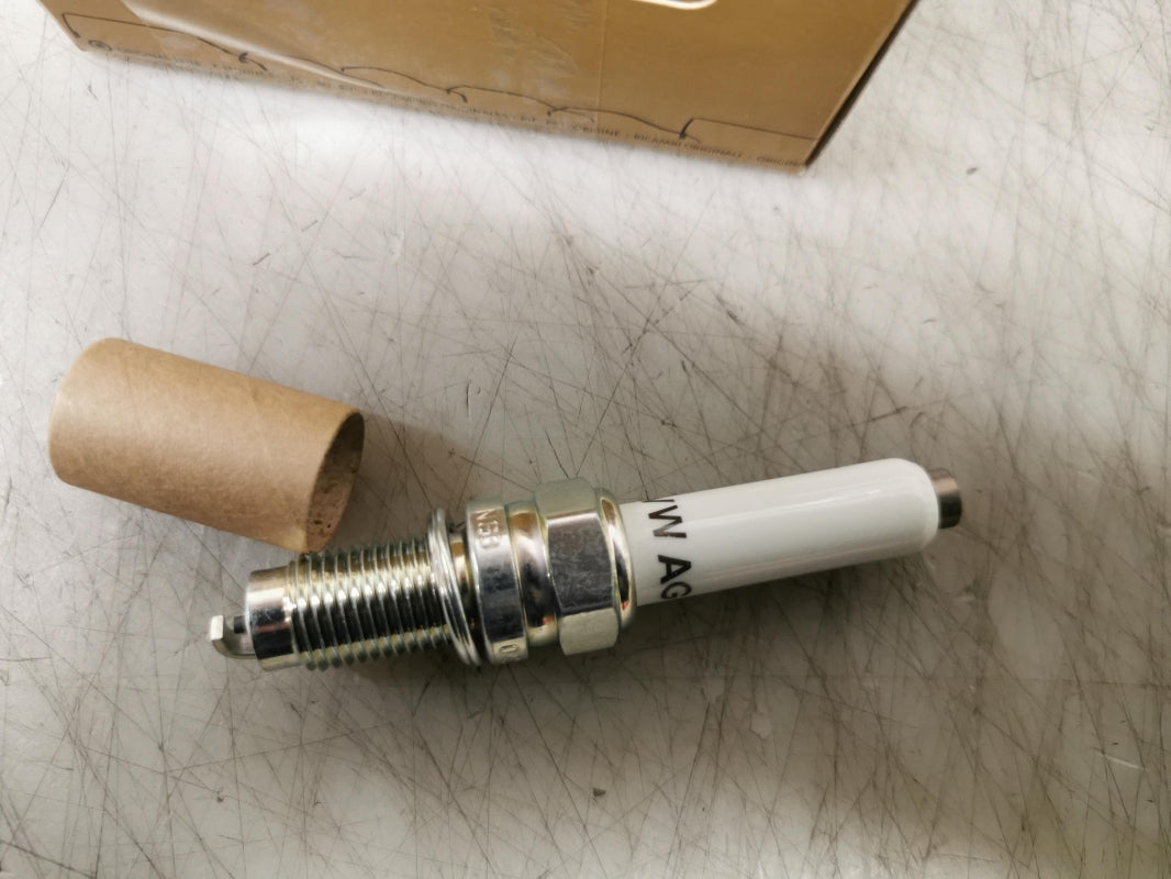 Original VOLKSWAGEN Polo UP SKODA Fabia SEAT Arona Leon Zündkerze 04C905606A