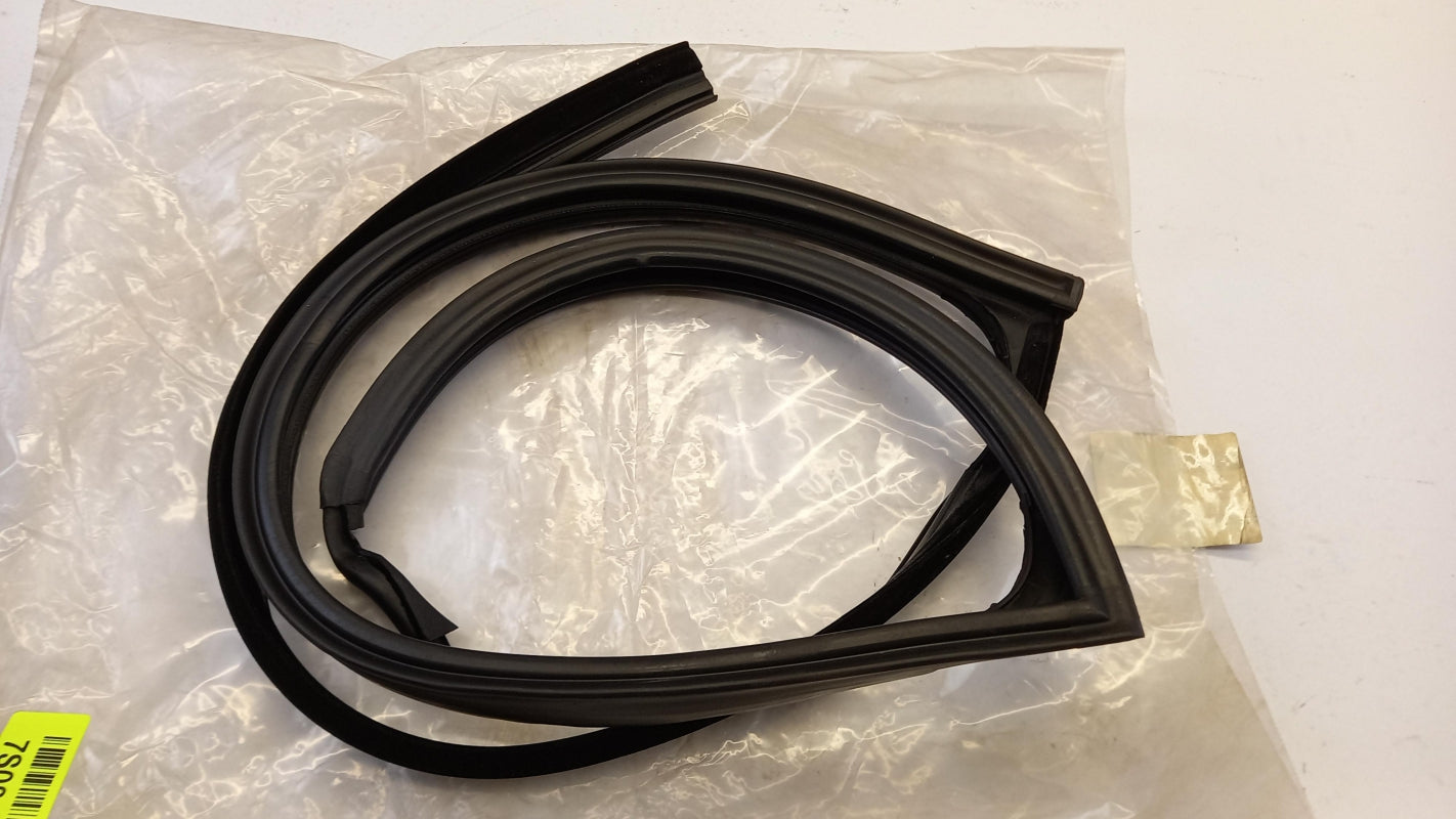 Original OPEL Omega-A Estate Fensterführung hinten rechts 90377454