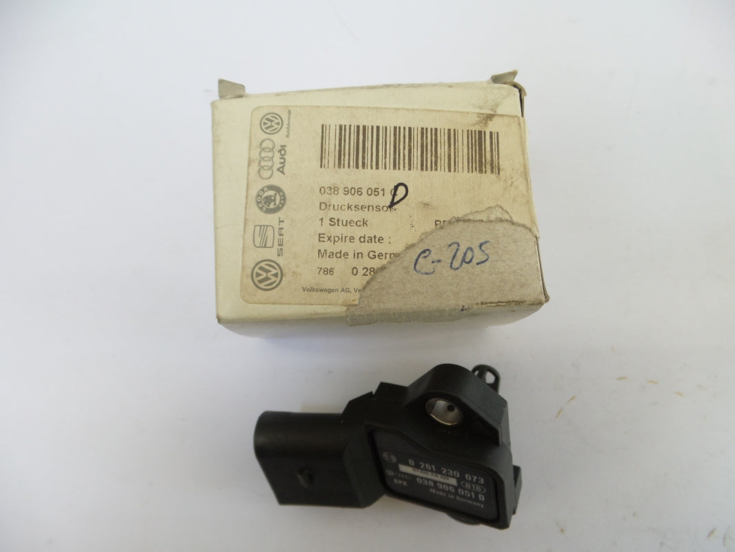 Original AUDI A3 A4 A6 VW Golf Passat Tiguan 1.8-2.0L Ladedrucksensor 038906051D