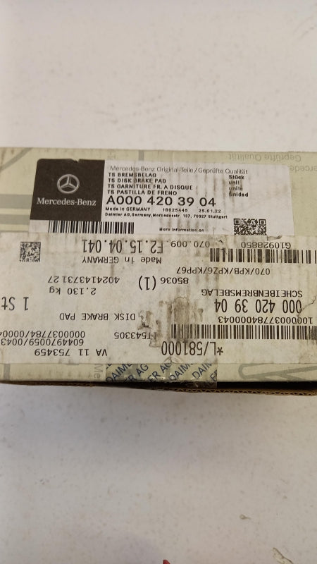 Original MERCEDES-BENZ AMG GT 190 (20-21) Bremsbeläge Satz Hinten A0004203904