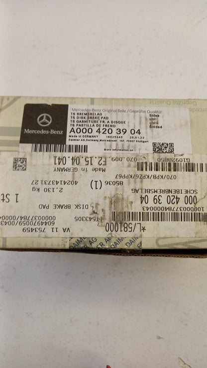 Original MERCEDES-BENZ AMG GT 190 (20-21) Bremsbeläge Satz Hinten A0004203904