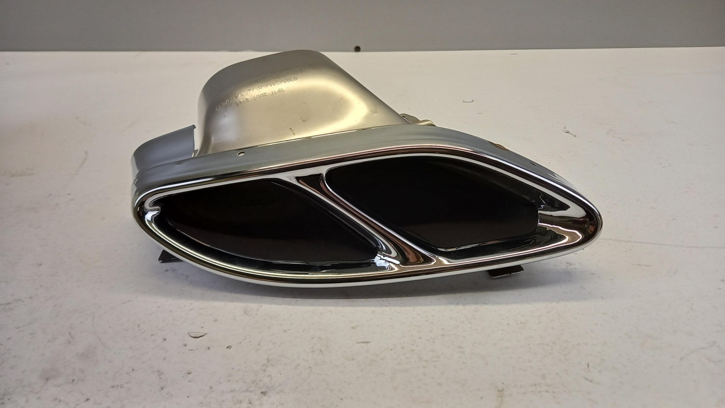 Original MERCEDES-BENZ C-Klasse W205 Auspuffblende Rechts A0004900627
