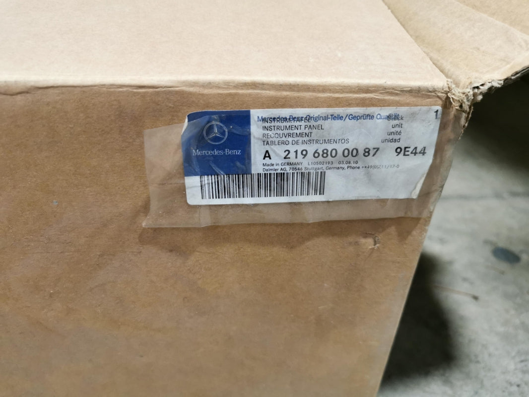Original MERCEDES-BENZ CLS-Klasse W219 Armaturenbrett A21968000879E44