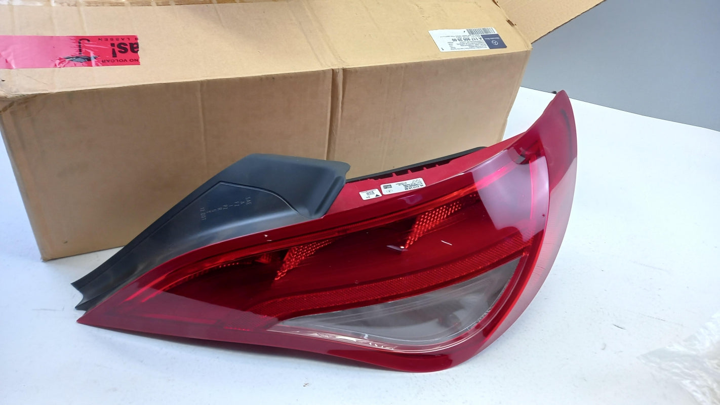 Original MERCEDES-BENZ CLA-klasse c117 x117 Heckleuchte Rechts A1179062000