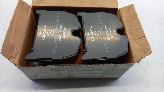 Original MERCEDES-BENZ c215 c219 w220 v220 r230 Bremsbeläge A004420452041