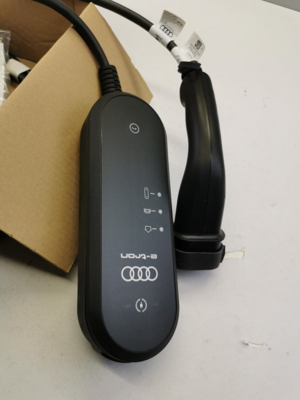 Original AUDI A3 13-20 Q4 e-tron 21- Batterieladegerät 11KW 3P Typ2 V04017001DE