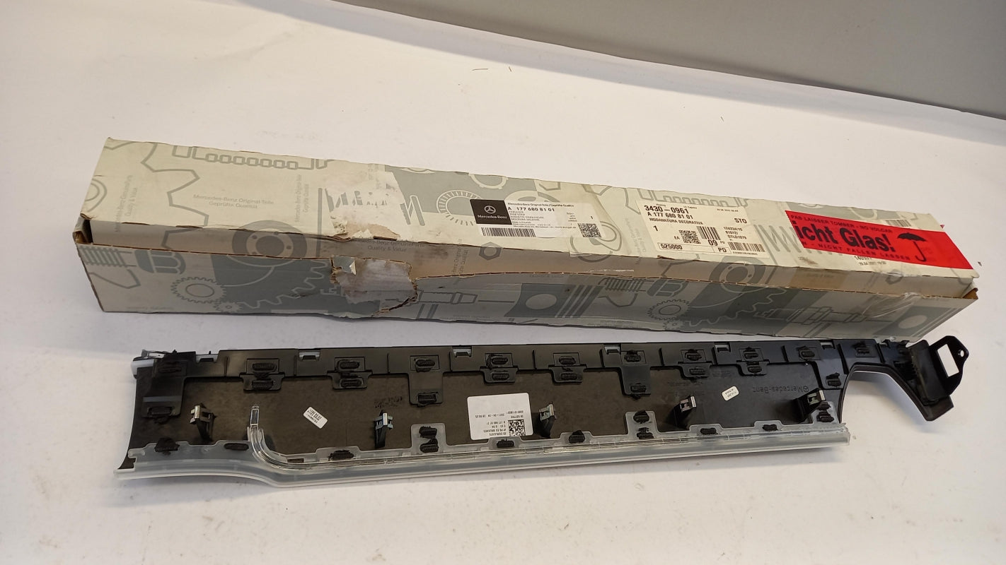 Original MERCEDES-BENZ A-klasse W177 AMG Zierleiste A1776808101