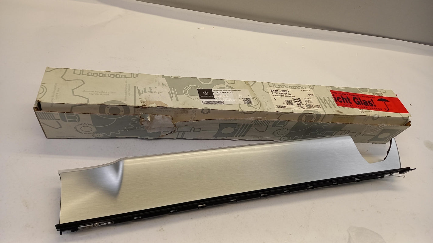 Original MERCEDES-BENZ A-klasse W177 AMG Zierleiste A1776808101