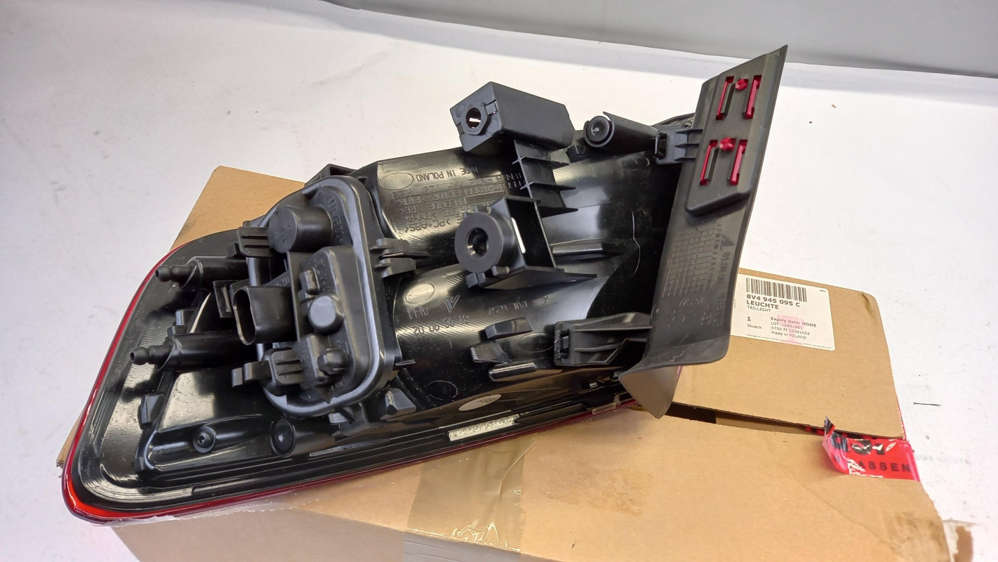 Original AUDI A3 III '12- Heckleuchte Schlussleuchte links 8V4945095C