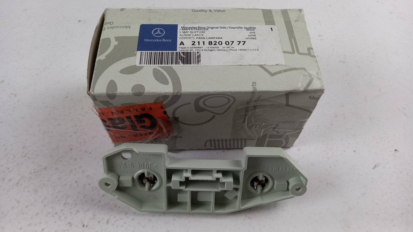 Original MERCEDES-BENZ E-klasse S211 Rücklicht Lampenträger A2118200777