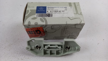 Original MERCEDES-BENZ E-klasse S211 Rücklicht Lampenträger A2118200777