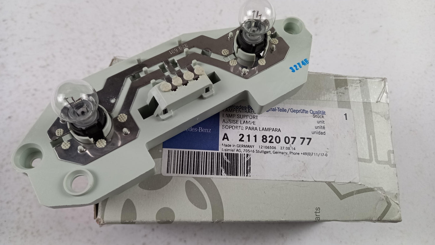 Original MERCEDES-BENZ E-klasse S211 Rücklicht Lampenträger A2118200777