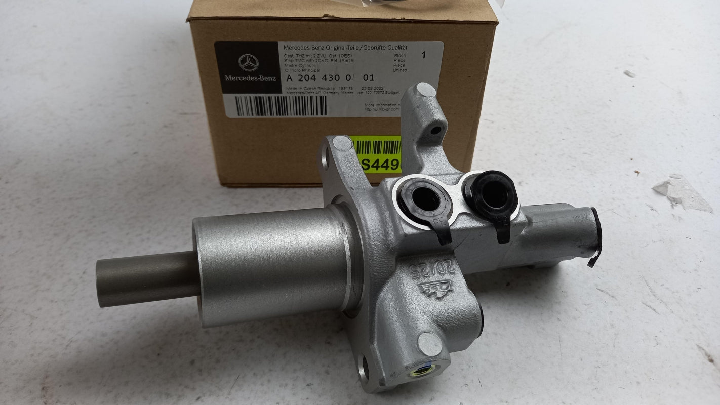 Original MERCEDES-BENZ C-Klasse W204 E W212 Hauptbremszylinder A2044300501